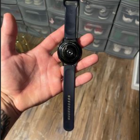 Samsung Galaxy watch - Picture 2 of 3